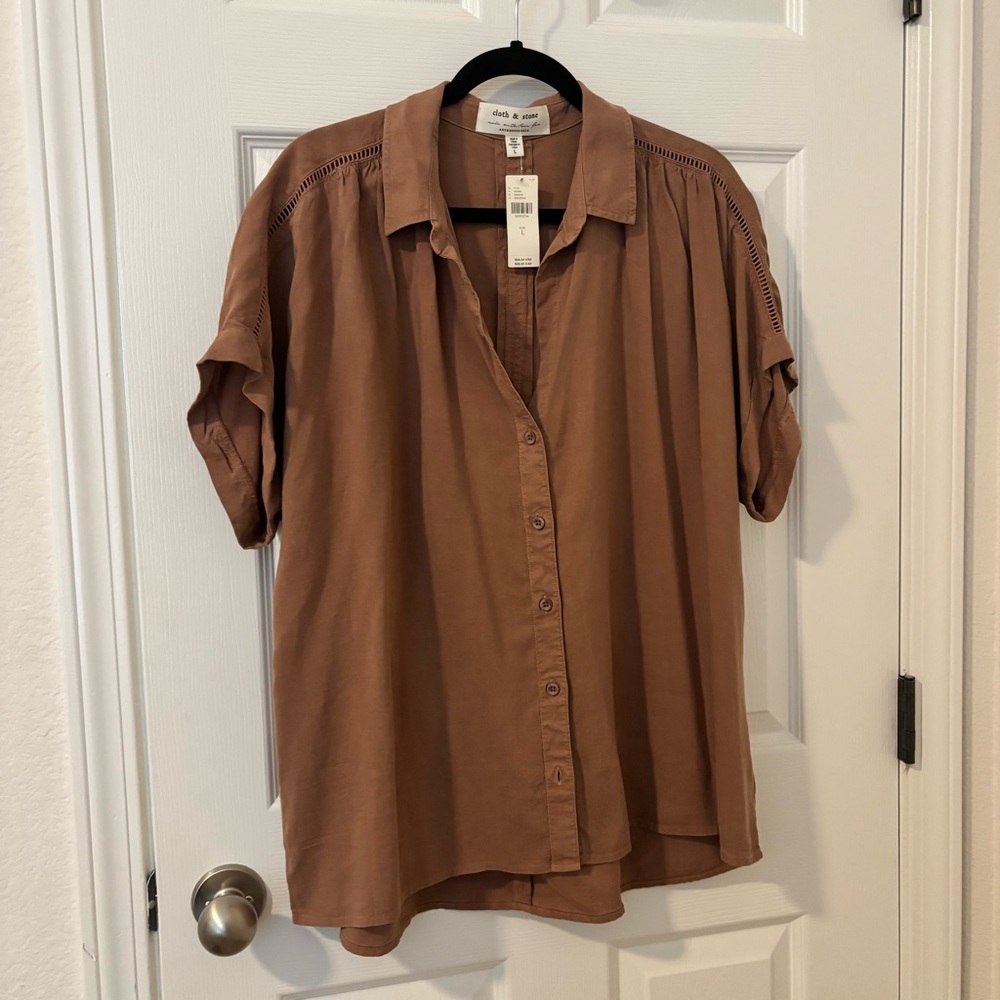 Cloth & Stone Button-Up Top